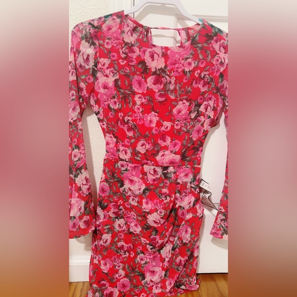 Dresses & Skirts - Red Flowers 🌺